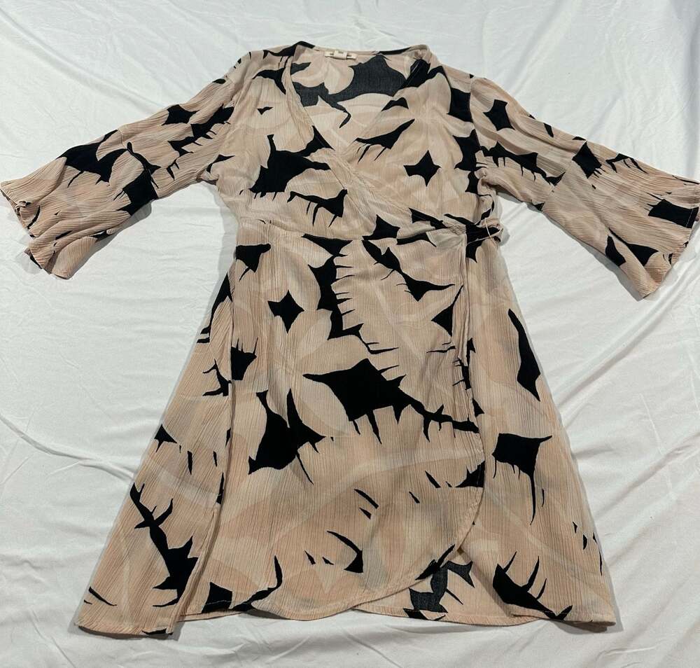 Billabong Divine Day Wrap Dress with Bell Sleeves Womens M